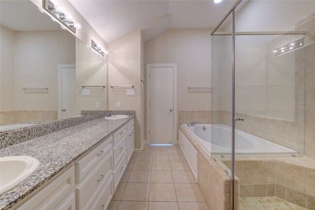 Building Photo - 11315 S Main St