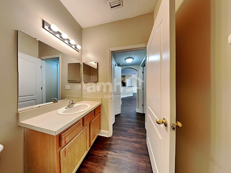 Building Photo - 2510 Victoria Point Dr
