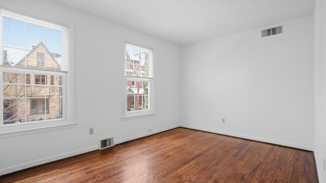 Building Photo - 6415 Howe St