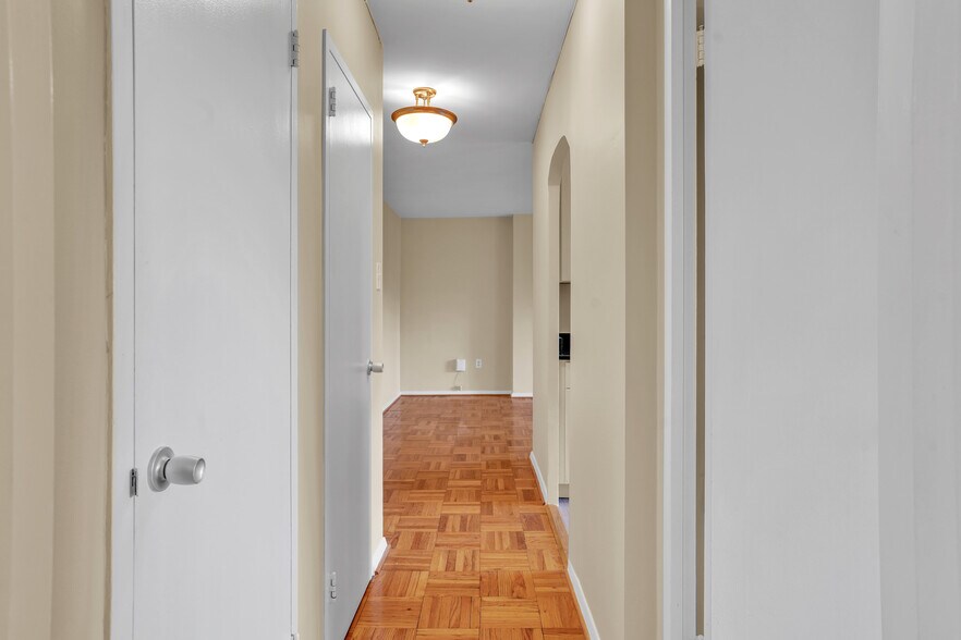 Building Photo - 4000 Tunlaw Rd NW