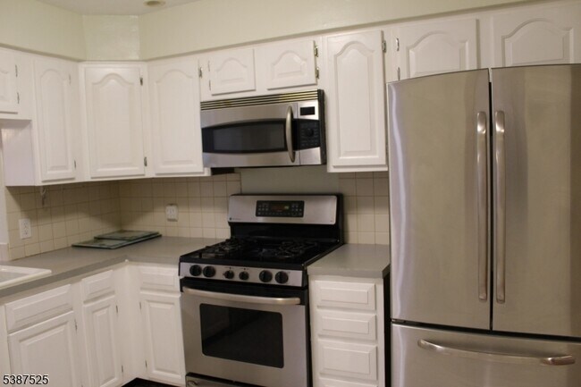 Building Photo - 75 Quartz Ln