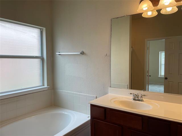 Building Photo - 1013 Camp Verde Dr