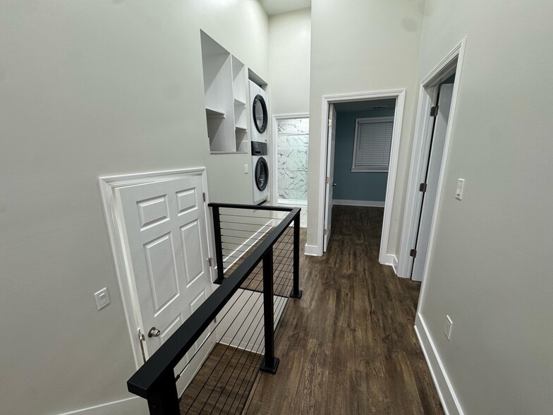 Building Photo - 319 E Main St