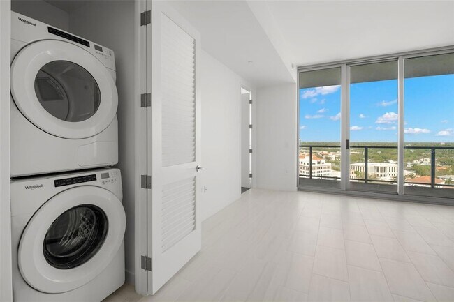 Building Photo - 400 Central Ave