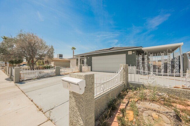 Building Photo - No HOA- Single story pool home