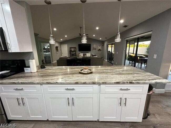 Building Photo - 1714 SE 2nd St