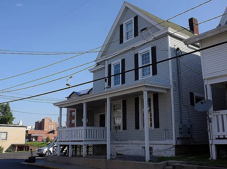 Building Photo - 381 Forest Ave