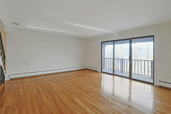 Building Photo - 15 Longview Ct