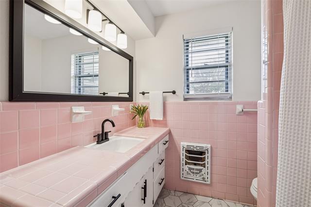 Building Photo - 8422 Sweetwood Dr