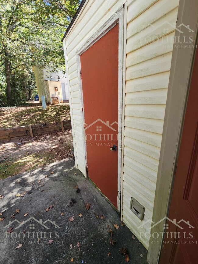 Building Photo - 2-Bed, 1.5-Bath Home with Appliances & Was...