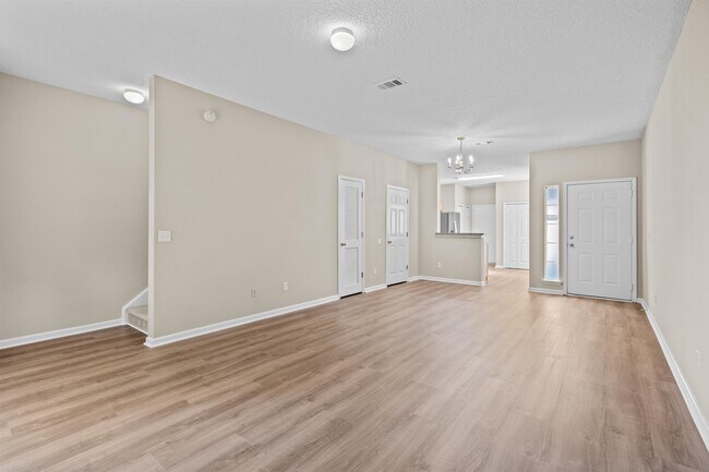Building Photo - 310 Scrub Jay Dr