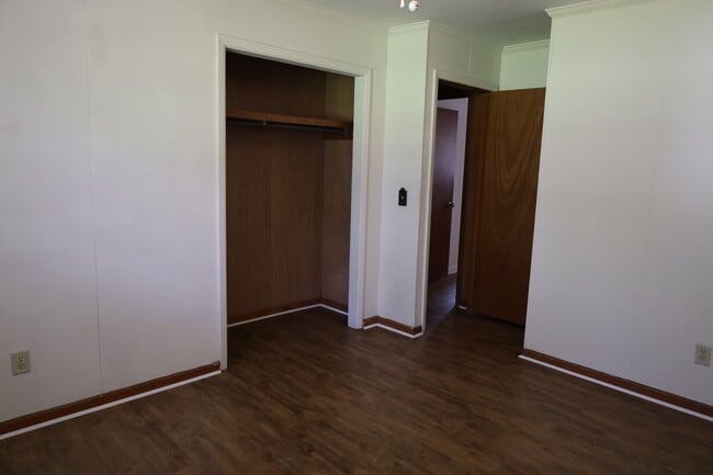 Building Photo - 101 Catherine Ave