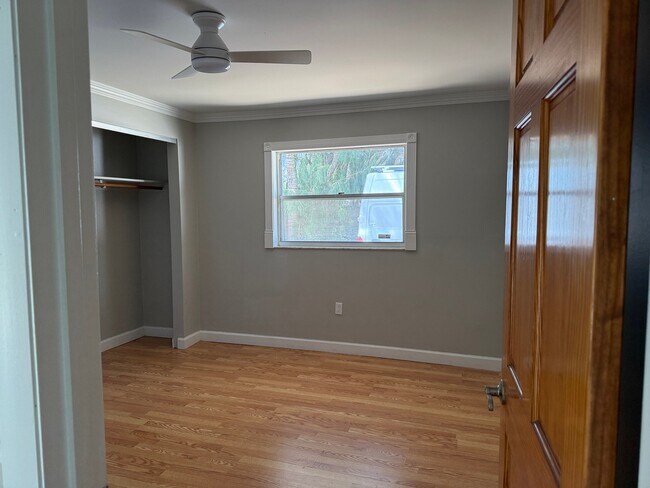 Building Photo - 1467 Newfound Harbor Dr