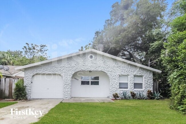 Primary Photo - 1620 Valencia Ave