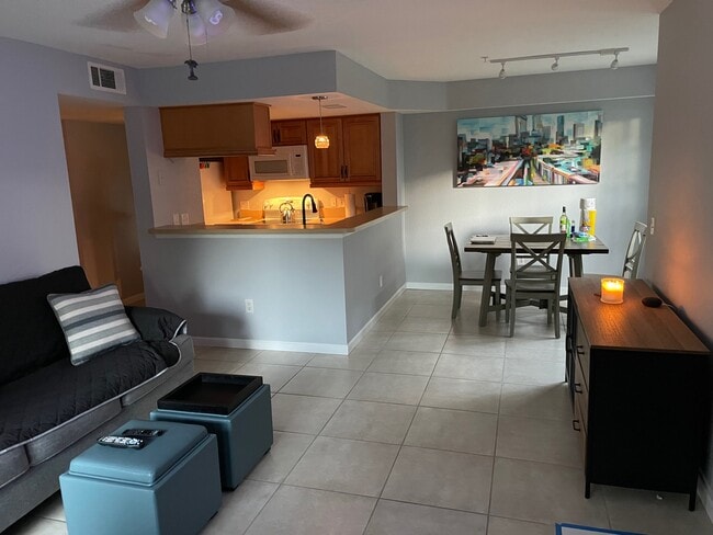 Livingroom - 850 S Tamiami Trl