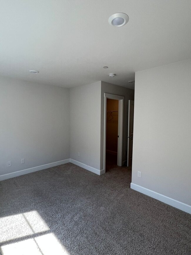 Building Photo - Beautiful 4 Bedroom 3.5 BA Home! Mother in Law Suite, Attached Garage & Top floor Bonus Room!