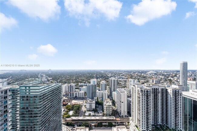 Building Photo - 1000 Brickell Plaza