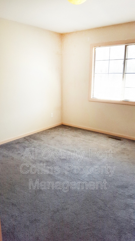 Building Photo - 817 E Laurel St