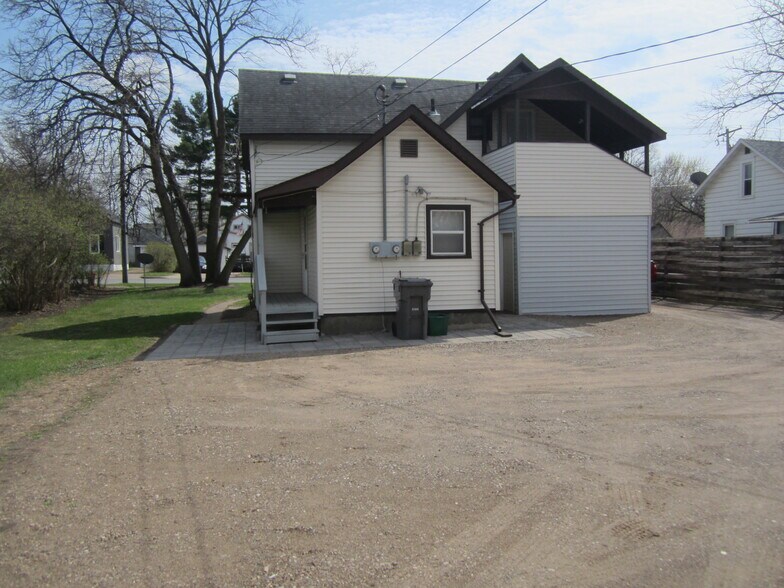 Building Photo - 1138 E Madison St