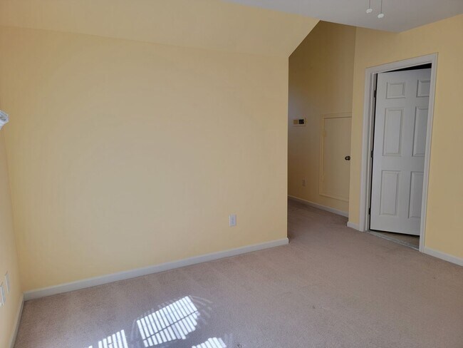 Building Photo - Location, comfort, and style—all in one place!