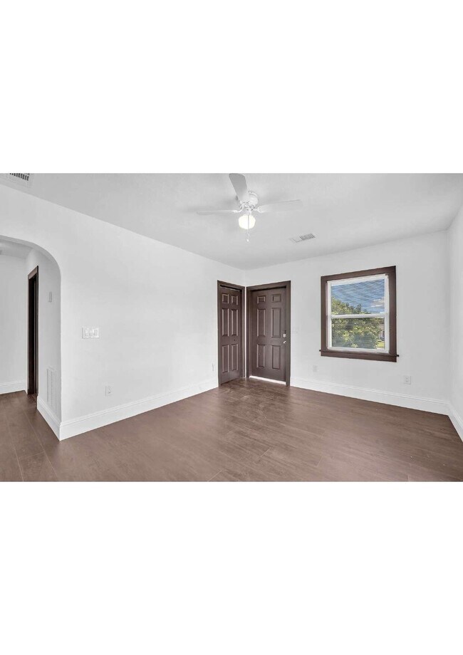 Building Photo - 5023 Club Rd