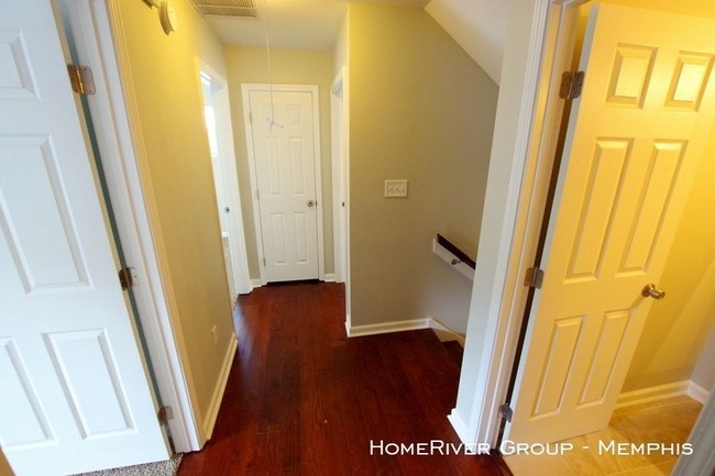 Building Photo - 6923 Parkbrook Ln