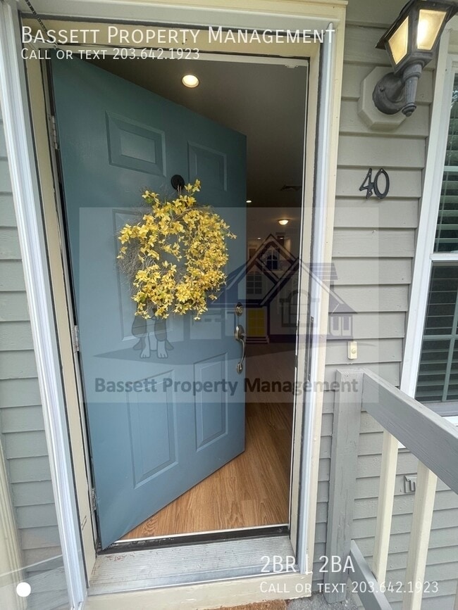 Building Photo - 40 Manorwood Dr