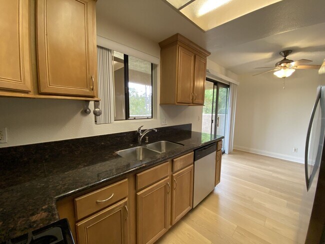 Building Photo - 2 Bedroom, 2 Bath, Downstairs Condo!