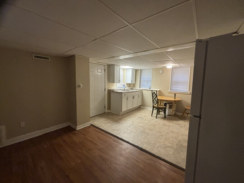 Building Photo - 318 N 41st St