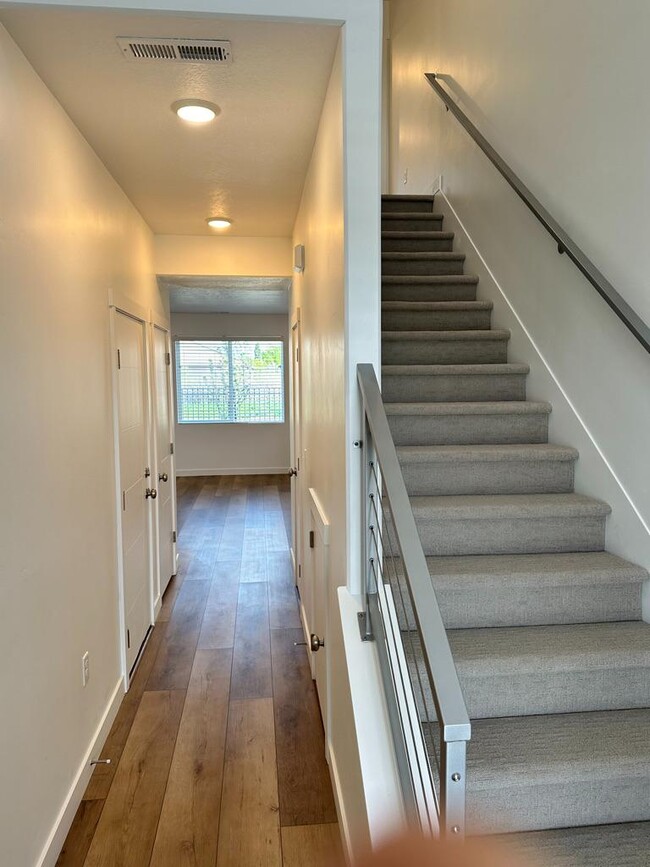 Building Photo - 1520 Fiore Dr