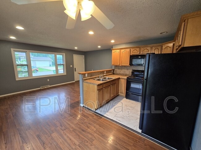 Building Photo - 1407 Robin Rd