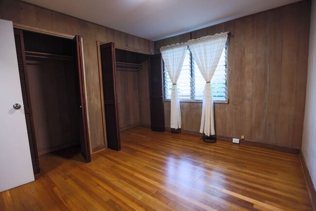 Building Photo - Well Maintained home in Manoa Valley, 3 bedrooms, 2 baths