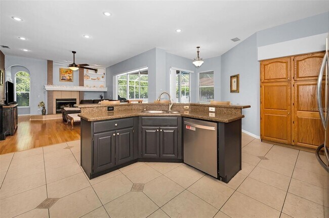 Building Photo - 1516 E Lake Woodlands Pkwy