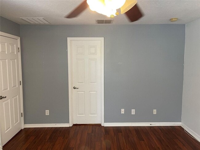 Building Photo - Beautiful Townhouse located in Crowntree L...
