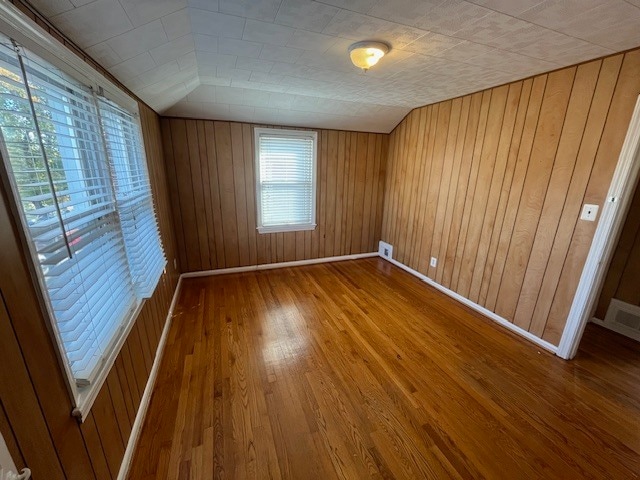 Building Photo - 639 Emerson St NE