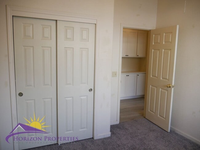 Building Photo - 9472 Clementine Way