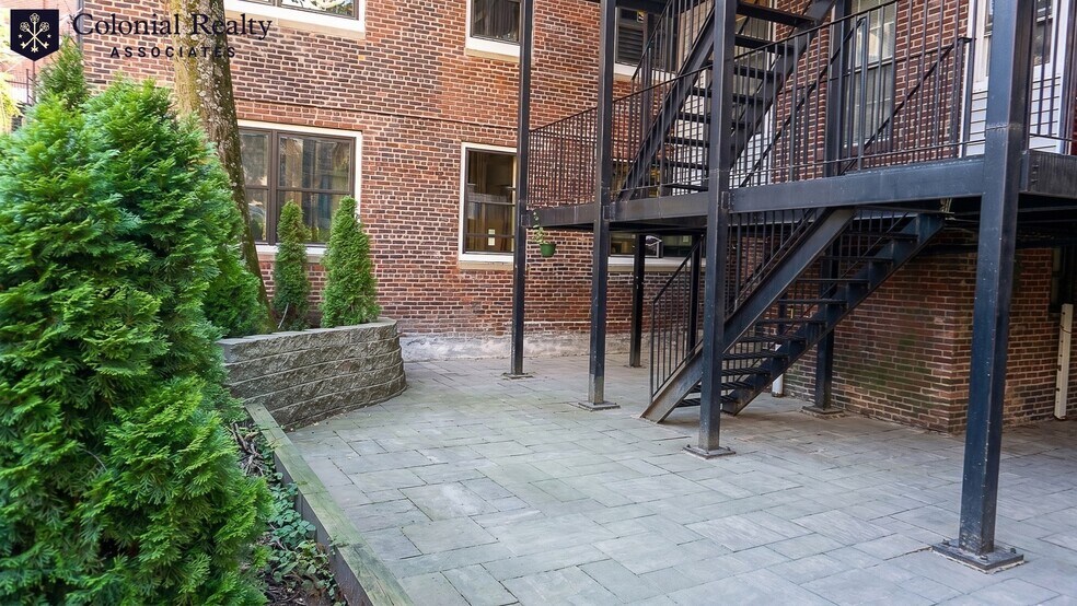 Building Photo - 74 Tyler St