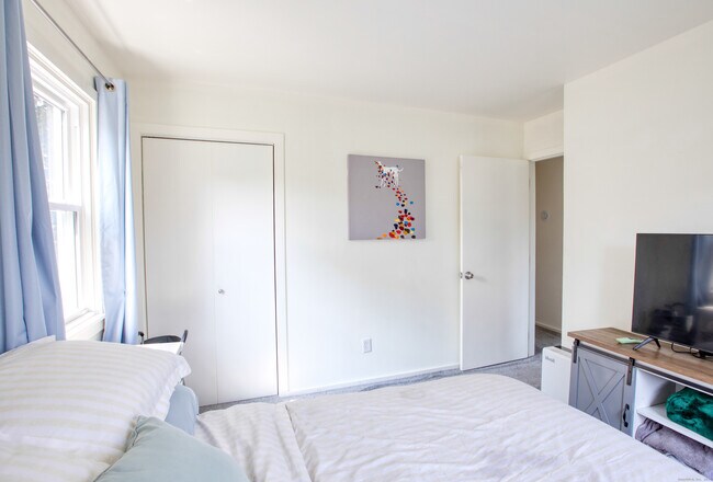 Building Photo - 32 Pine St