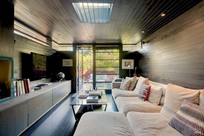 Building Photo - 162 Throckmorton Ave