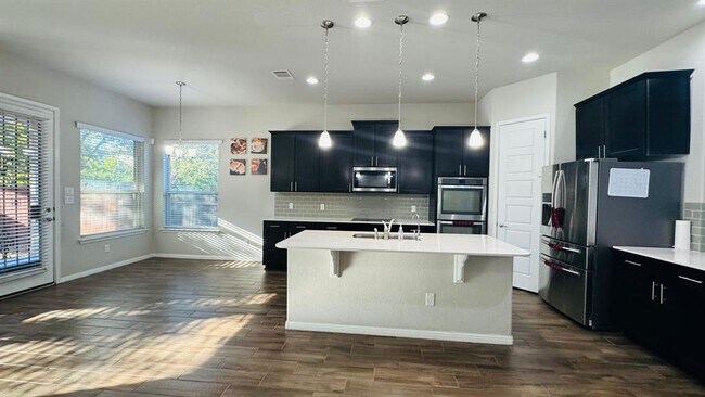 Building Photo - 807 Copper Lake Rd