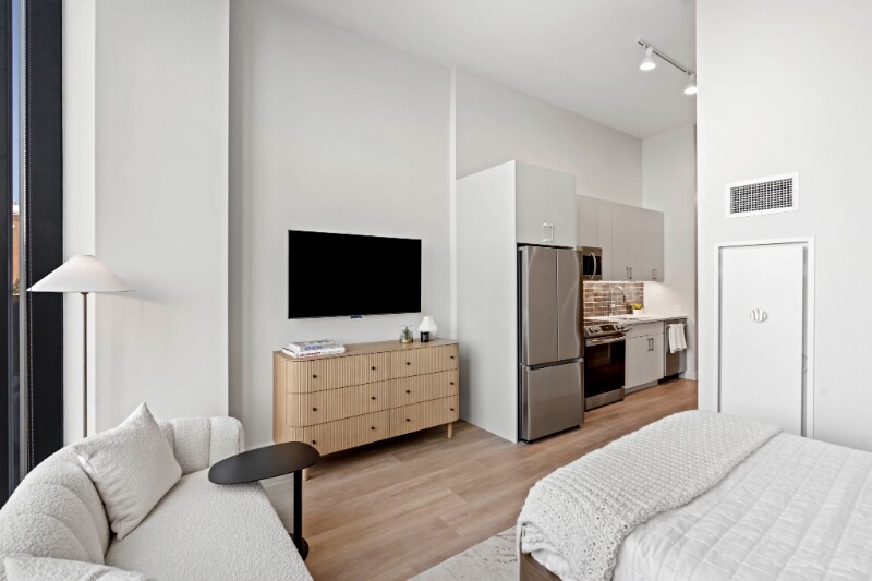 Building Photo - 1057 W Van Buren St