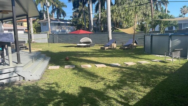 Building Photo - 715 Hollywood Blvd