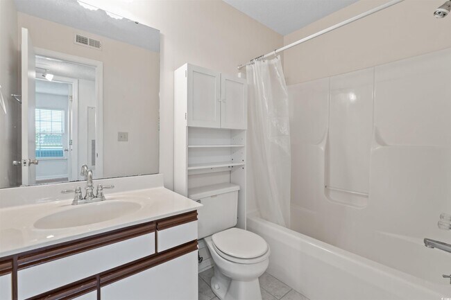 Building Photo - 2122 Clearwater Dr