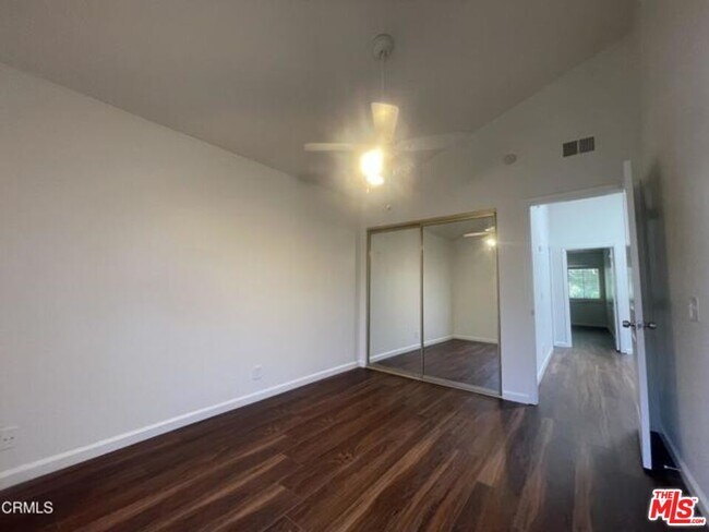 Building Photo - 1024 Laguna Terrace