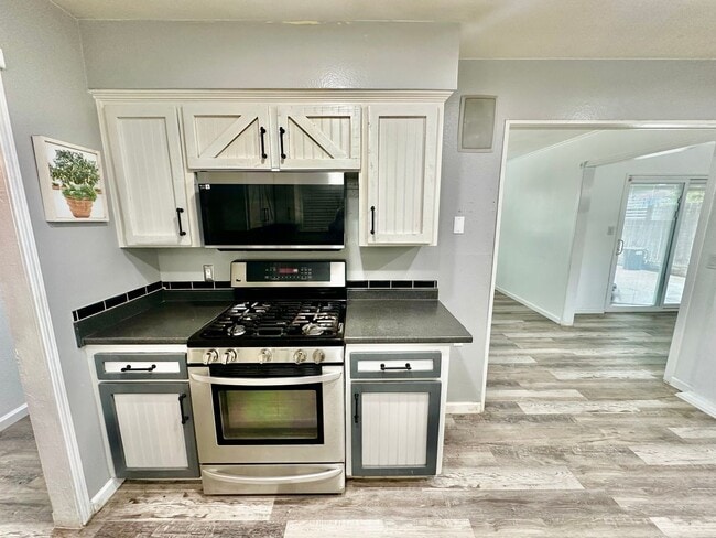 Building Photo - Charming Northwest Fresno 3/2