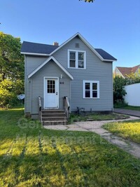 Building Photo - NO SECURITY DEPOSITS Great 4 bed 1.5 Bath!...