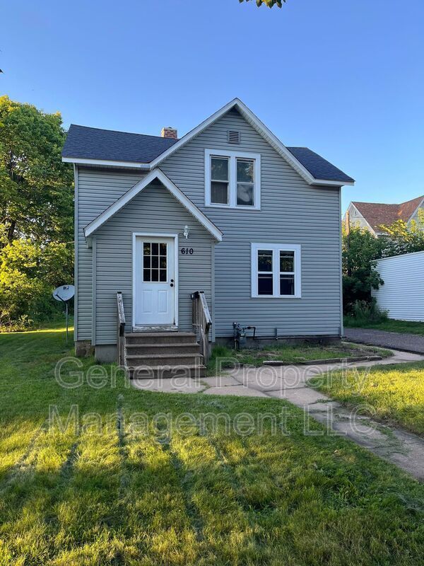 Primary Photo - Great 4 bed 1.5 Bath! Available June 1st