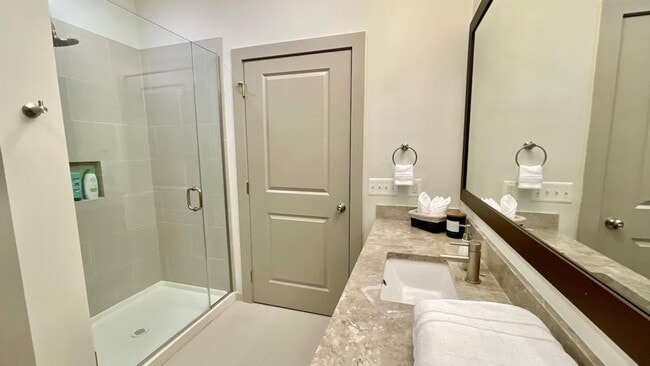 Building Photo - 7480 Carriage Hills Dr