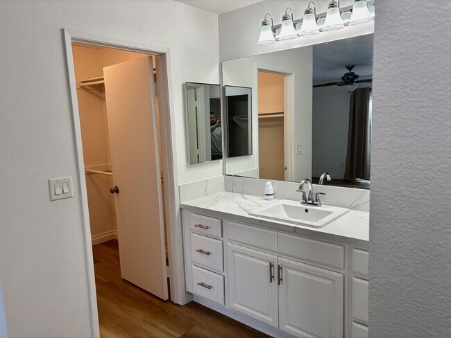 Building Photo - 516 Derby Rd