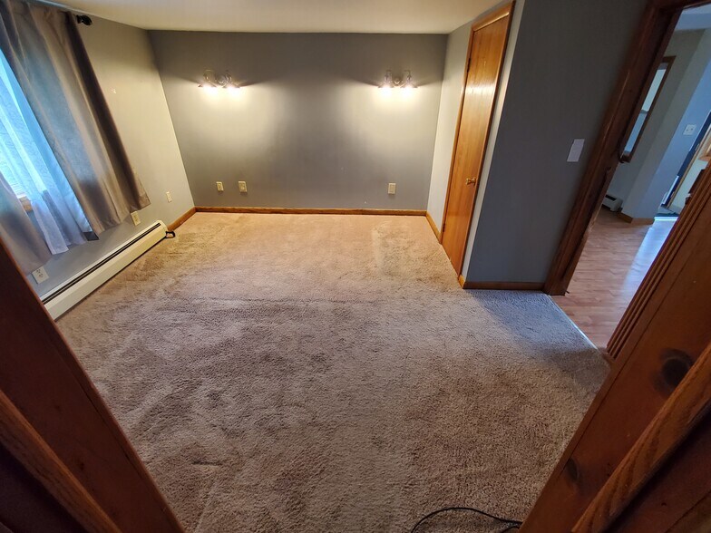 Master Bedroom - 8295 Limeridge Rd